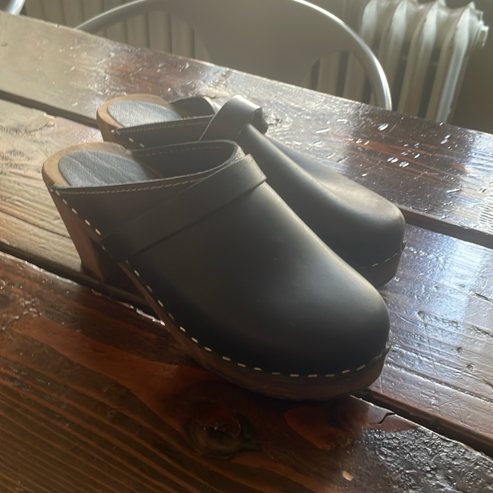 Swedish black leather clogs (eu 38- and I’m a us 8)
